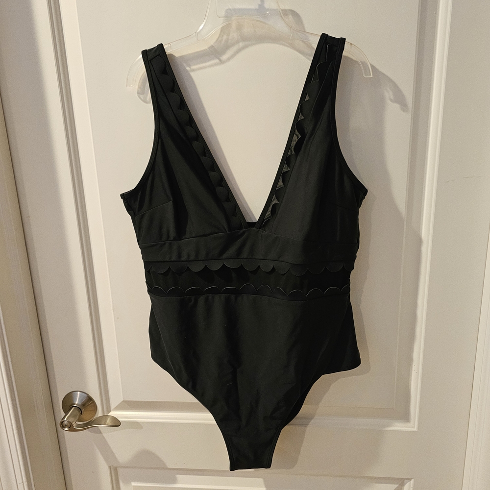 Cupshe Scalloped Black One-Piece Swimsuit